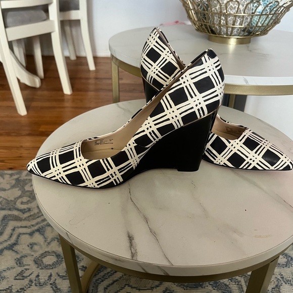 Coach wedges so beautiful and comfortable used twice - Picture 2 of 4